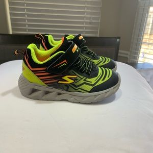 BOYS' SKECHERS TODDLER MAGNA LIGHTS BOZLER LIGHT-UP SHOES Size 7